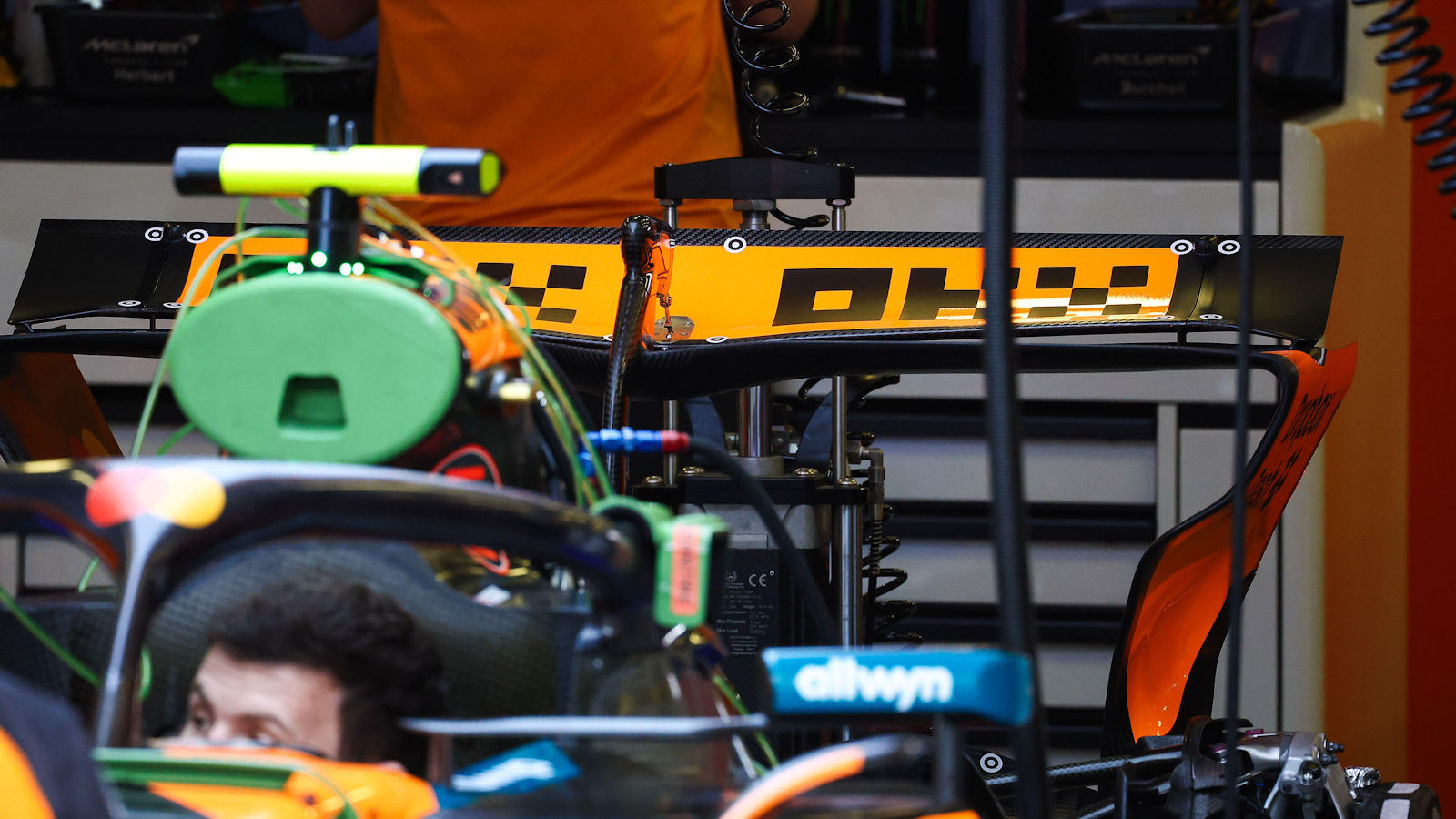 McLaren MCL39 rear wing