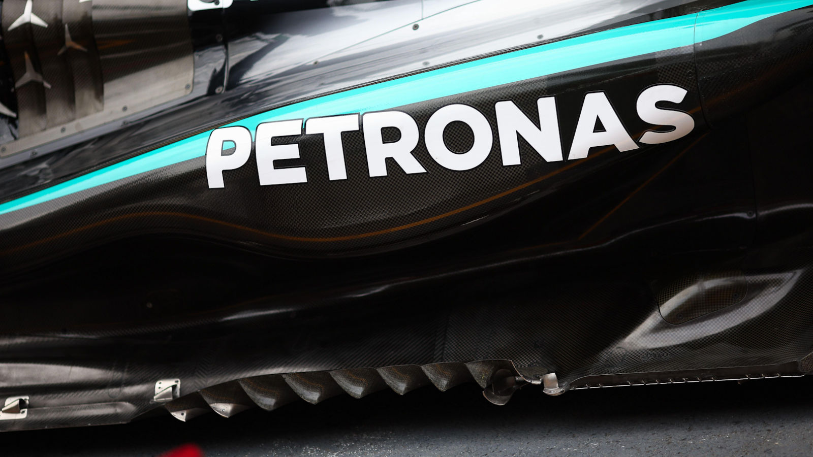 Mercedes W16 floor edge