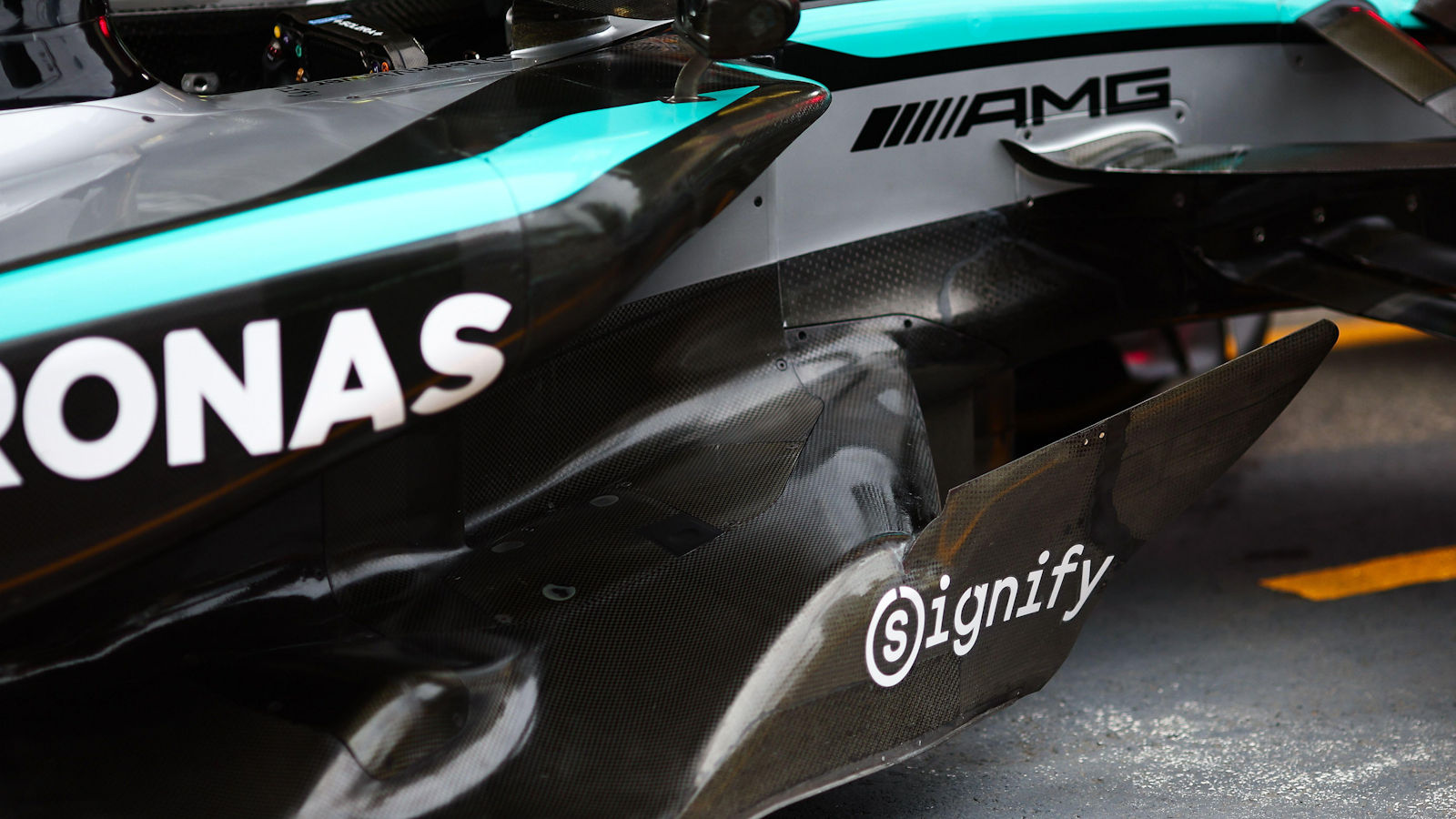 Mercedes W16 floor