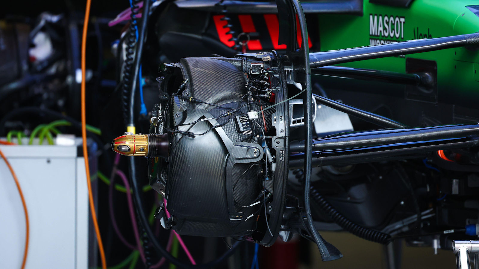 Sauber C43 front brake duct