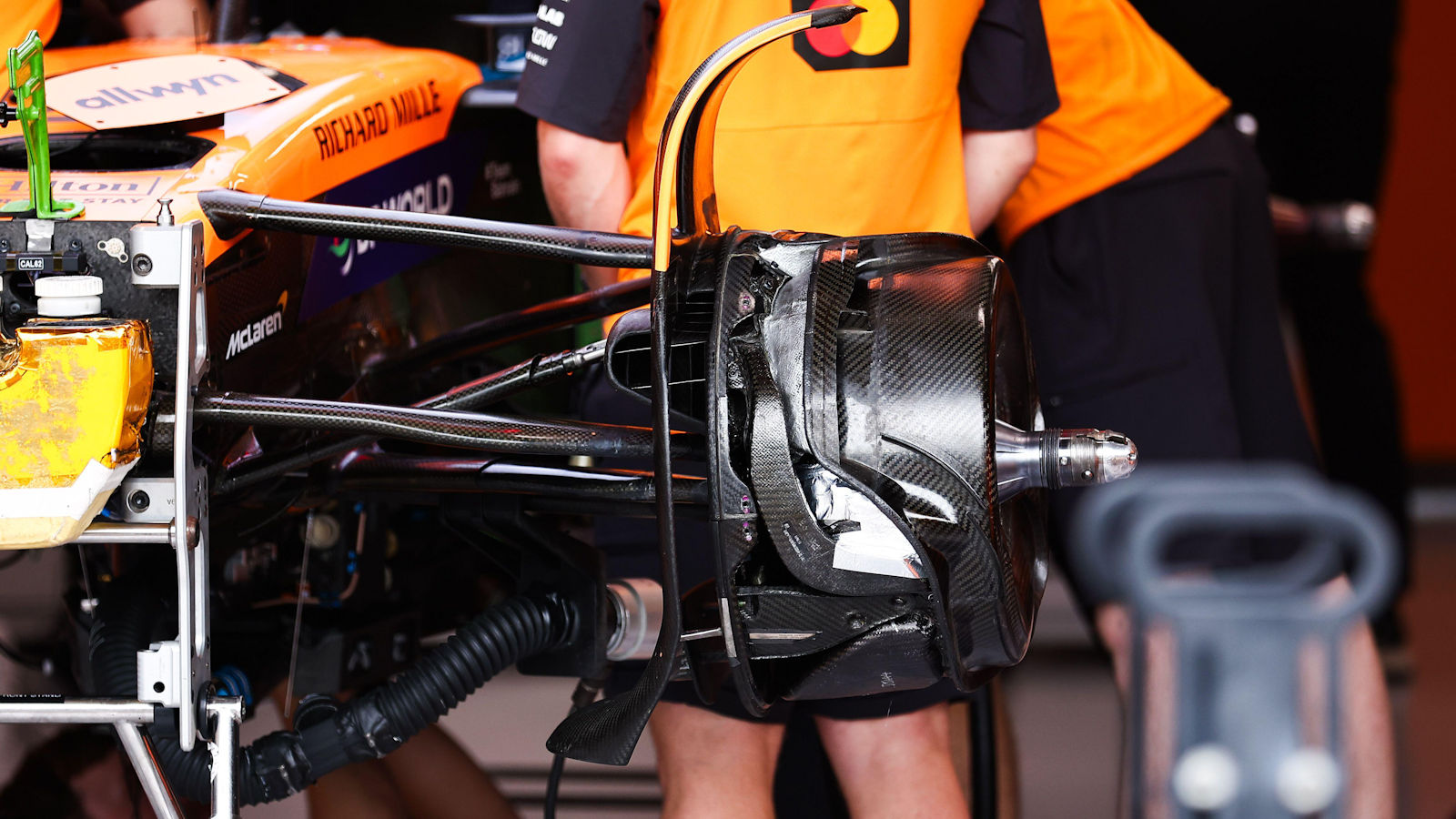McLaren MCL39 front brake duct