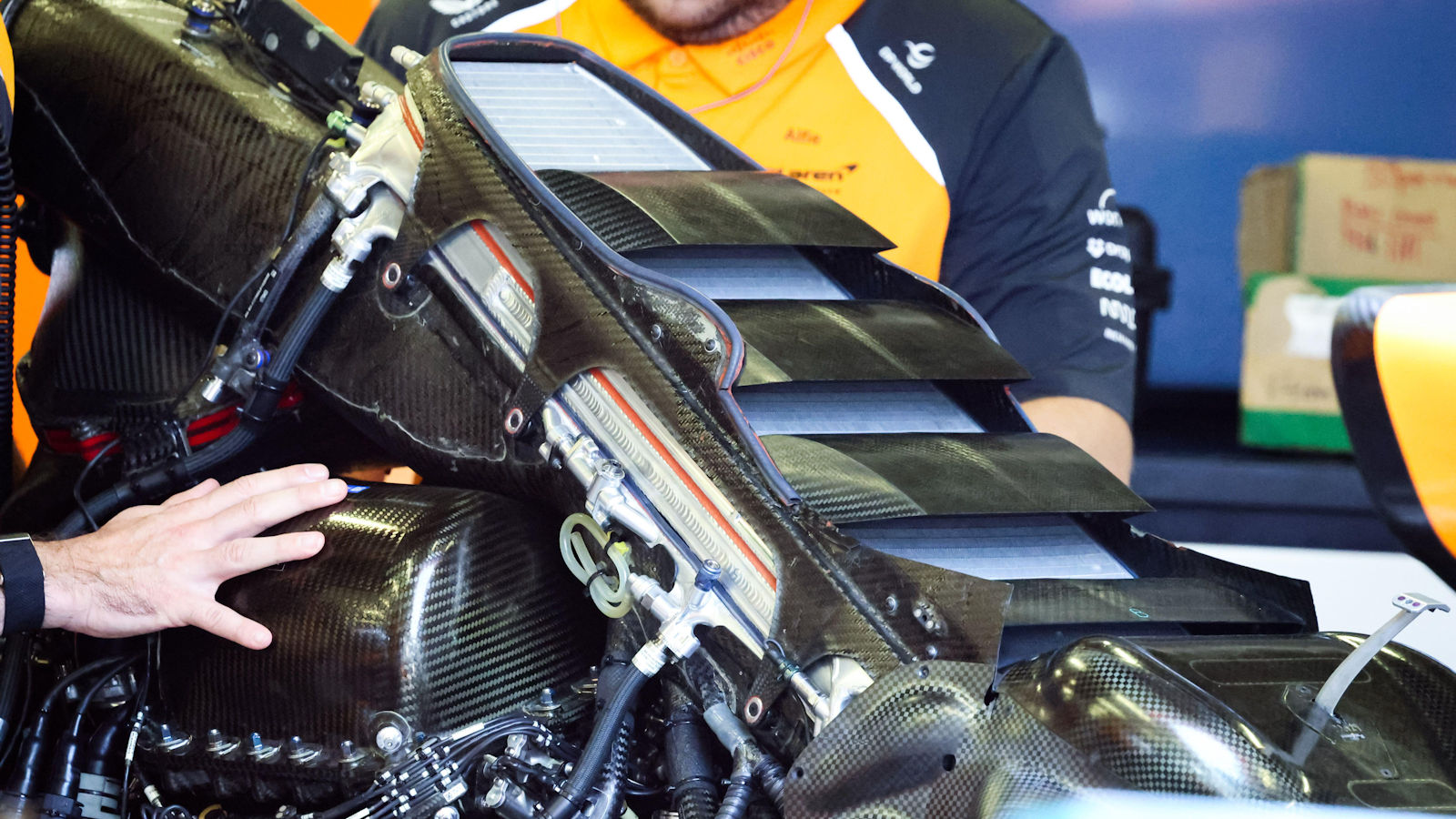 McLaren MCL39 saddle cooler deflector