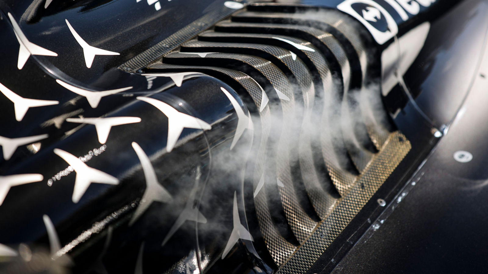 Mercedes W16 cooling gills