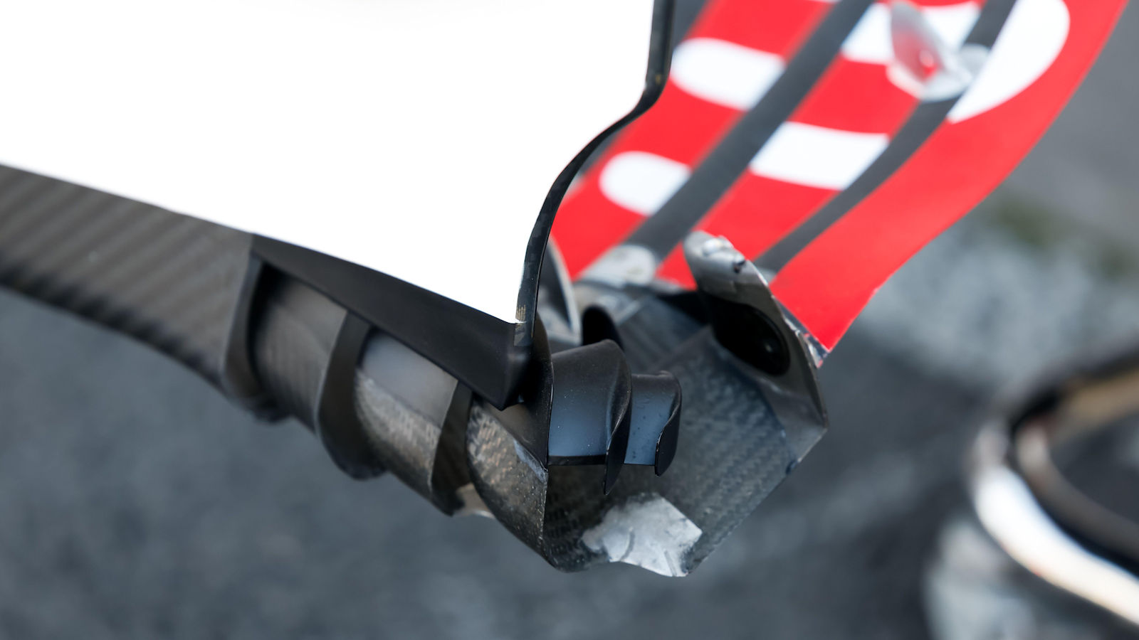 Haas VF-25 front wing furniture