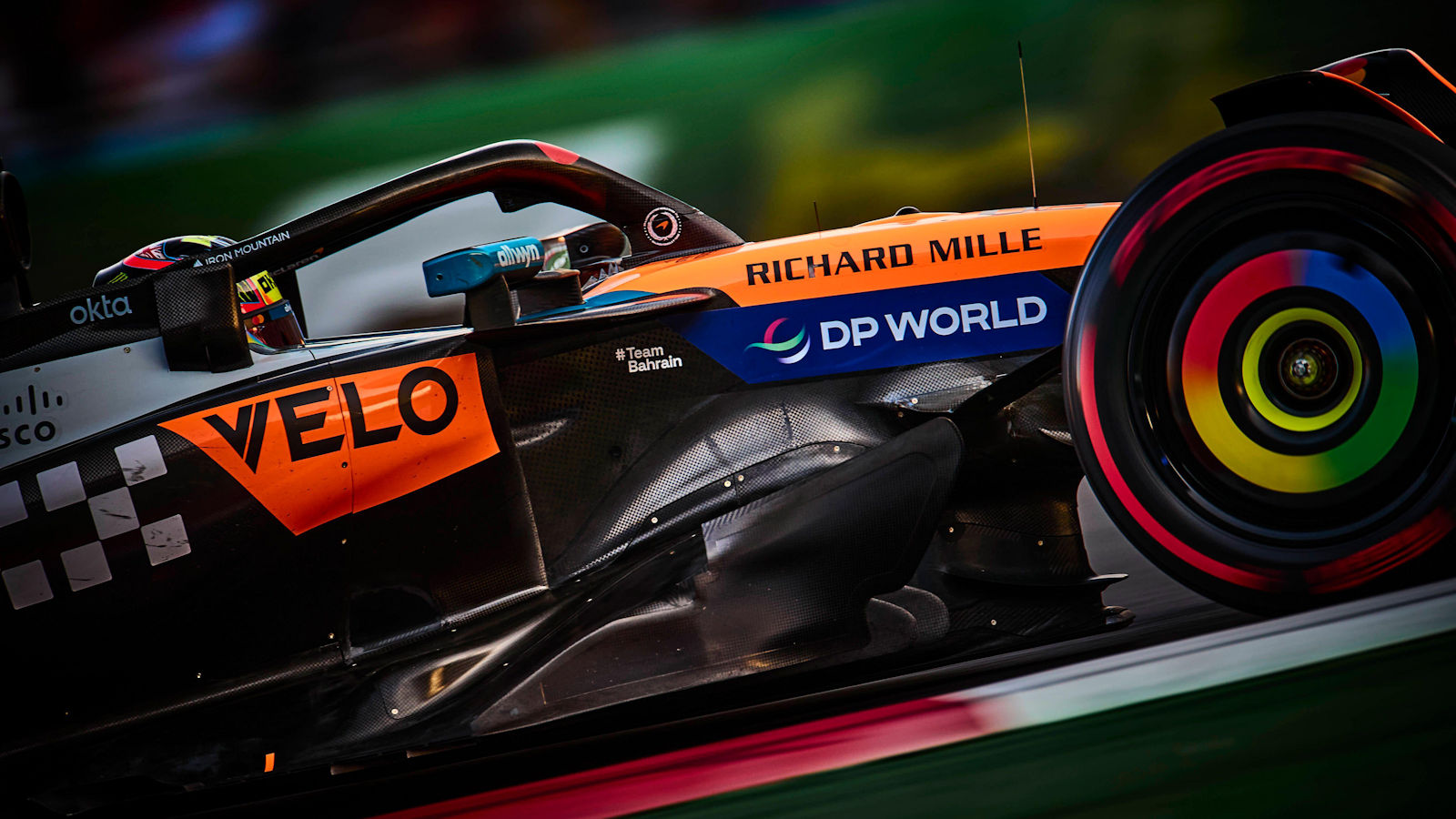 McLaren MCL39 floor detail