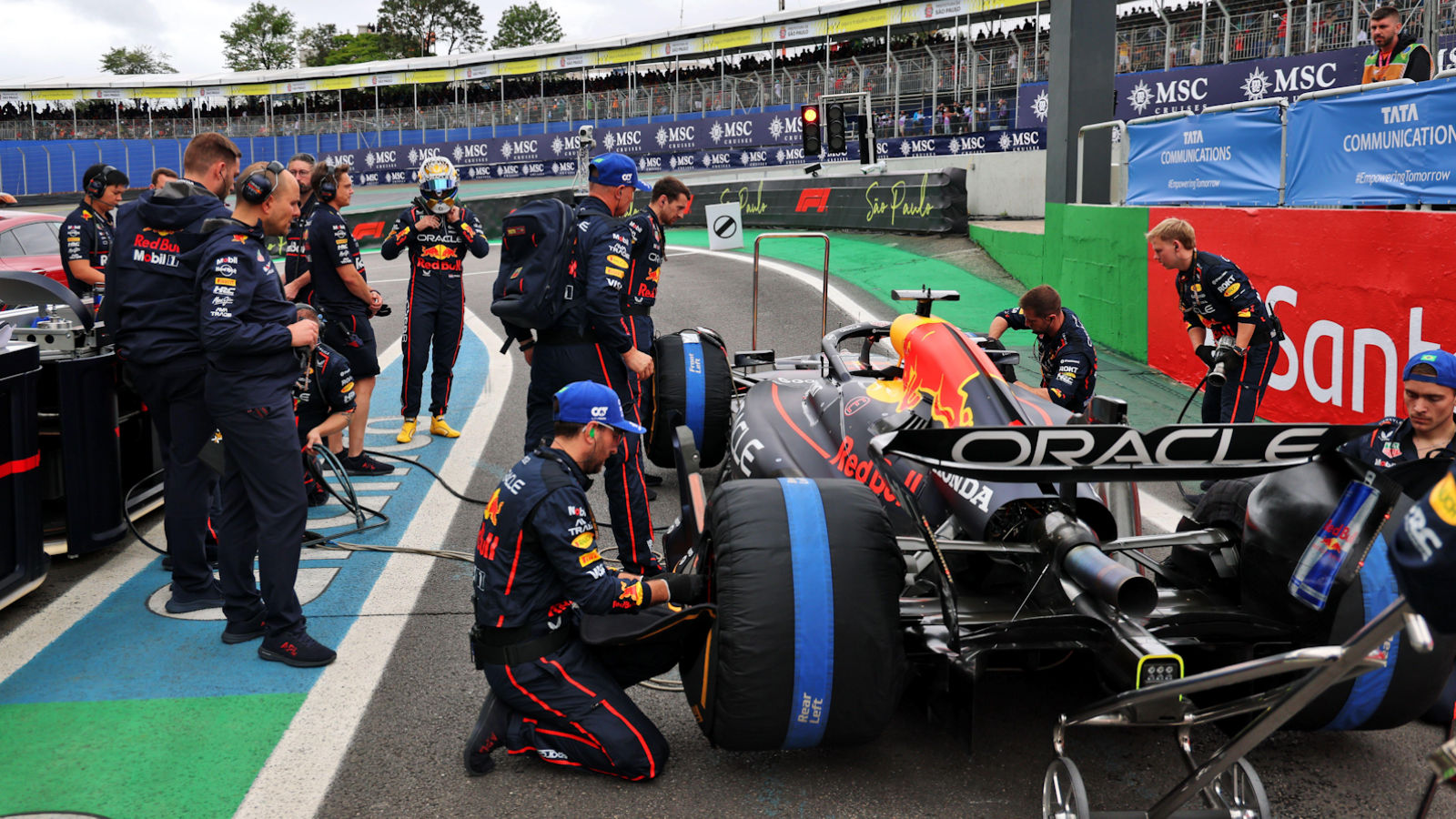 Max Verstappen pitlane start
