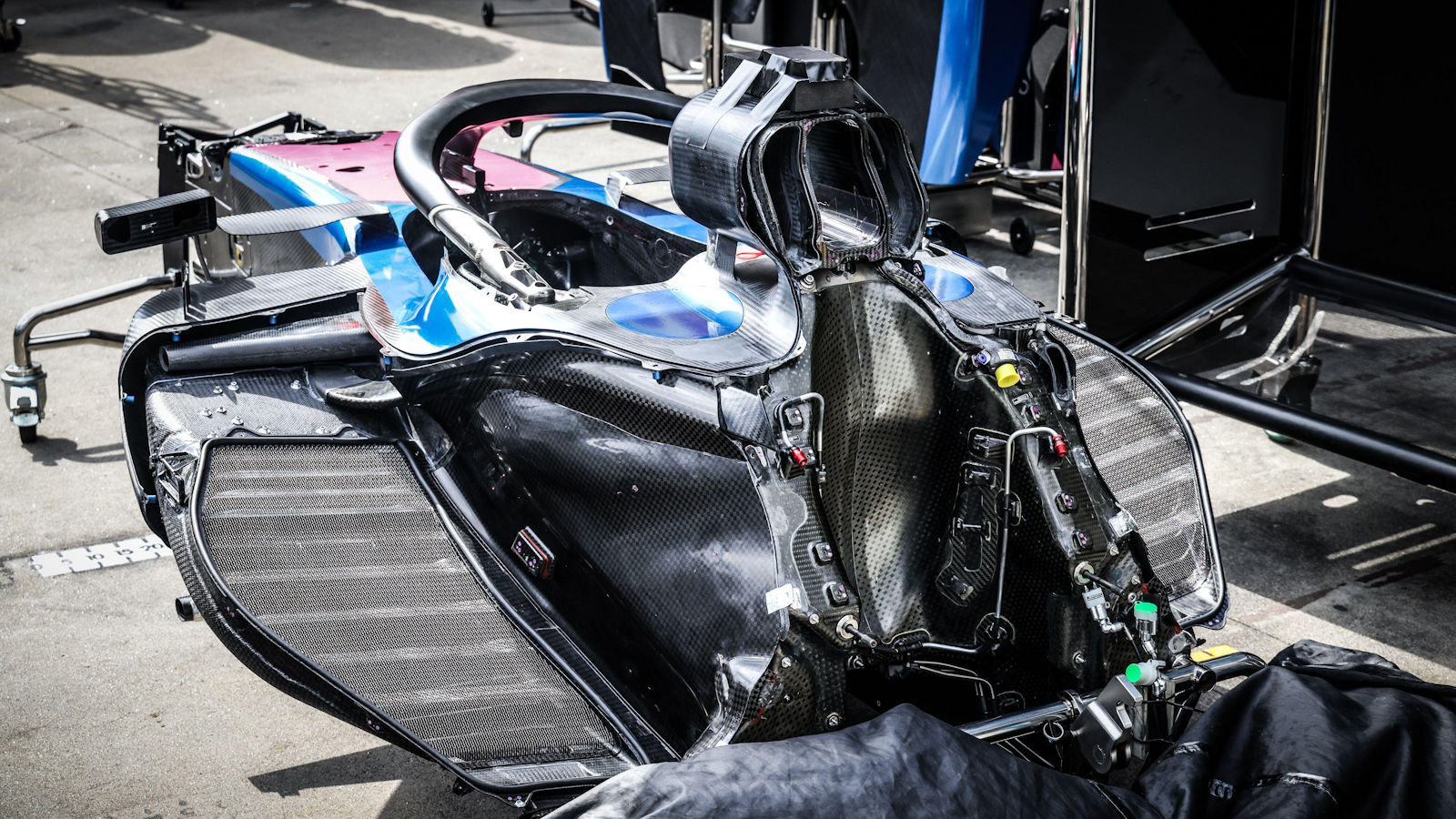 Alpine A525 bare chassis