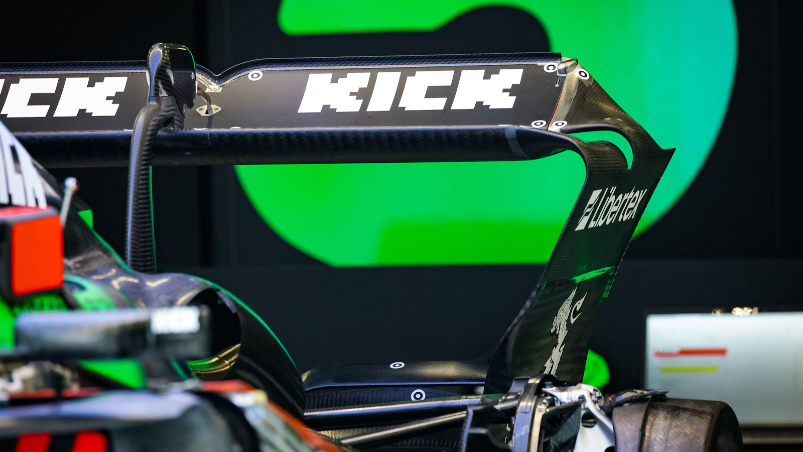 Sauber C45 rear wing