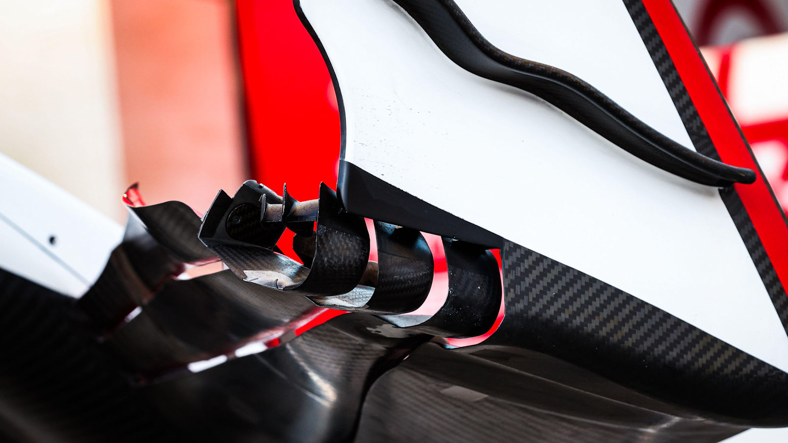 Haas VF-25 front wing flap juncture