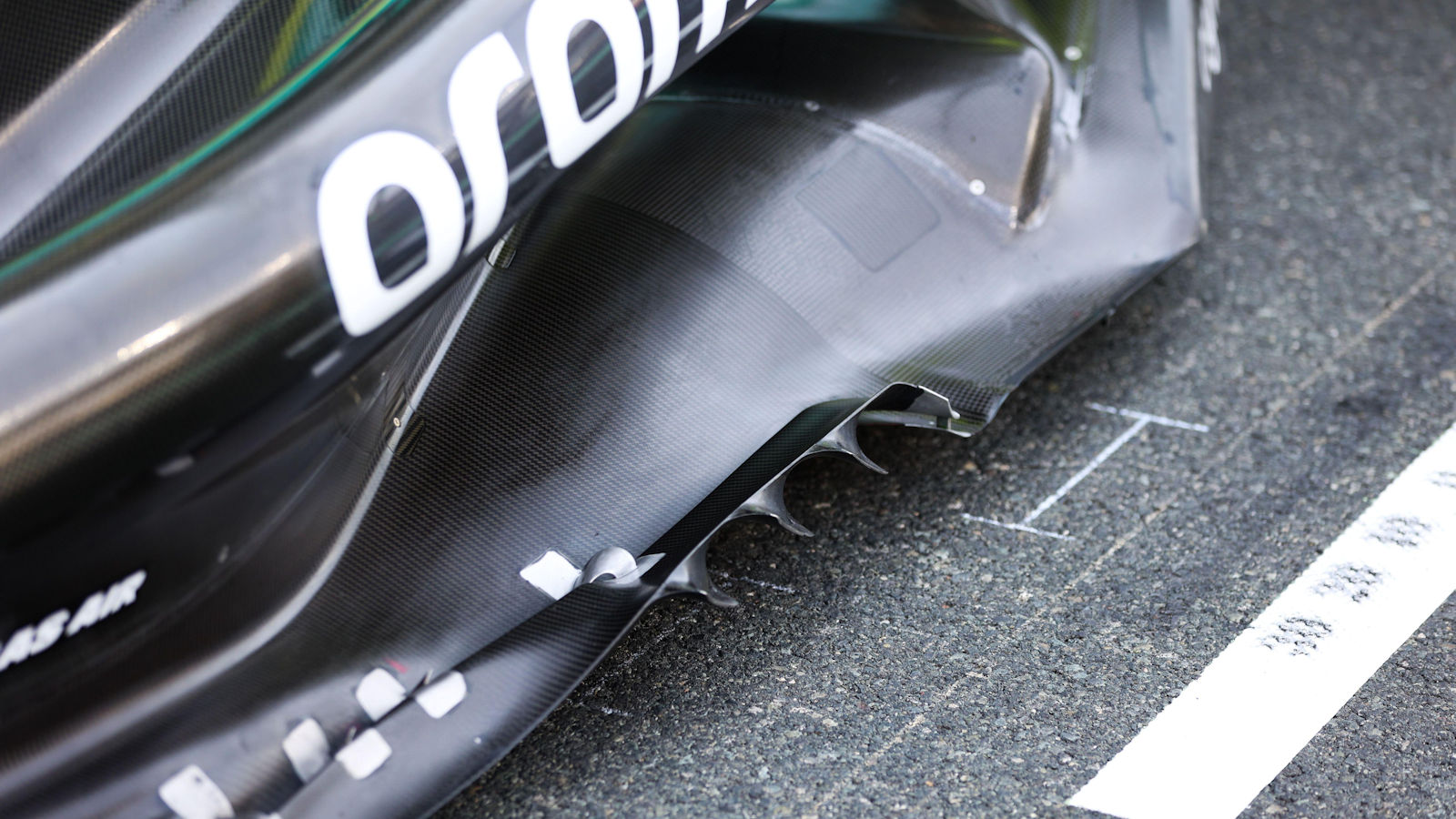 Aston Martin AMR25 floor edge wing