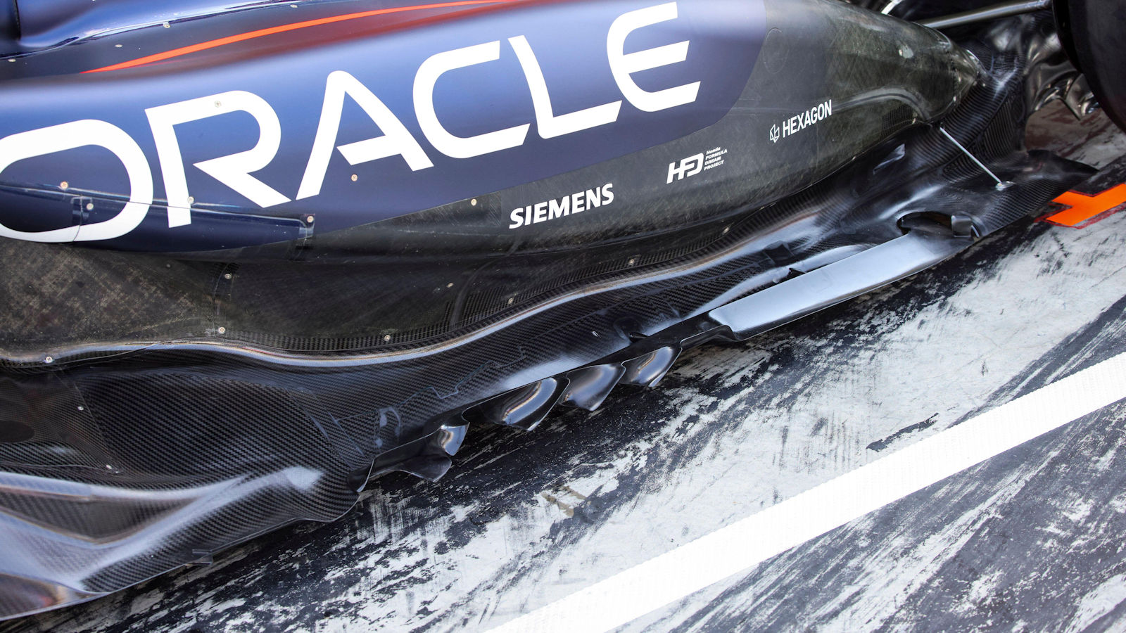 Red Bull RB21 floor edge detail