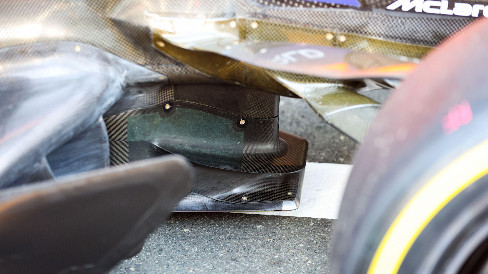 McLaren MCL39 bib wing