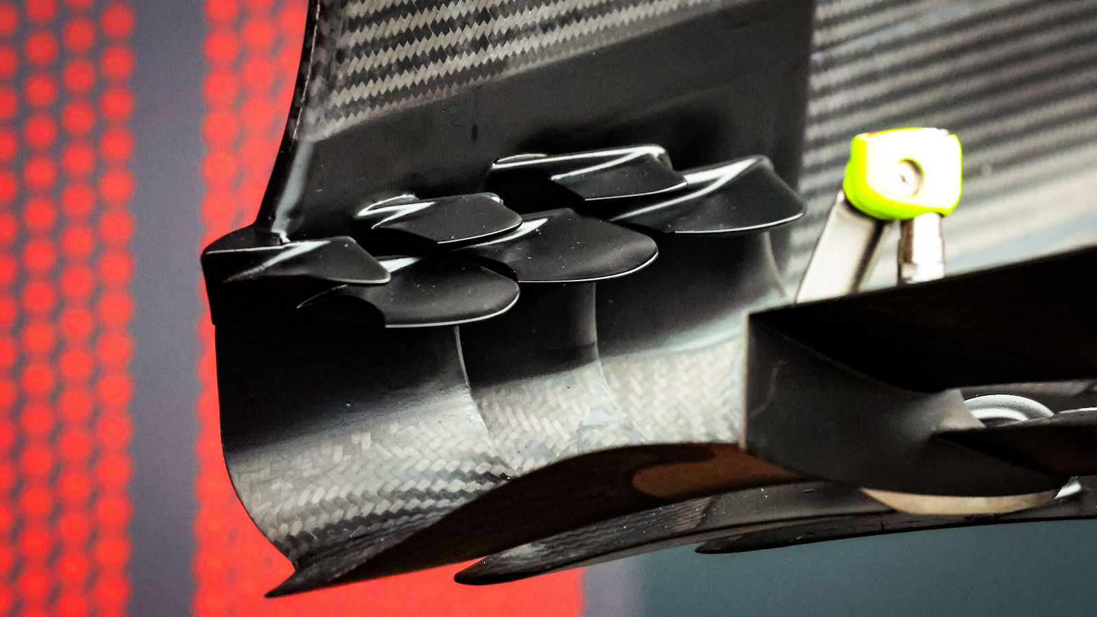 McLaren MCL39 front wing - mermaid tail detail