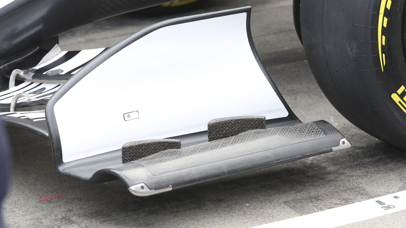 Cadillac MAC-26 front wing detail