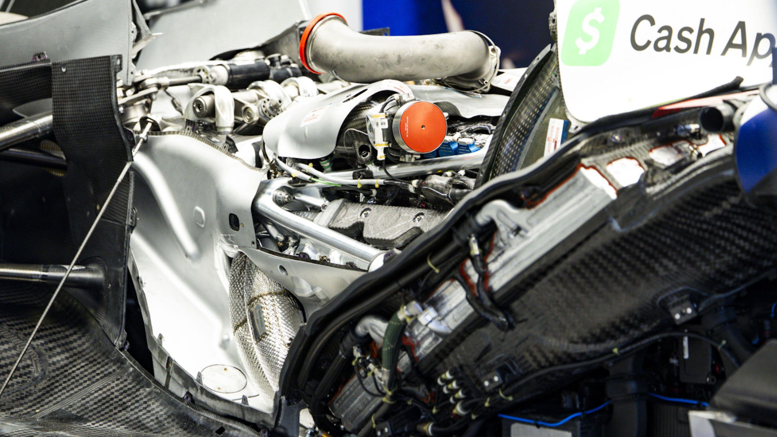 Racing Bulls VCARB03 powerunit install (RHS)