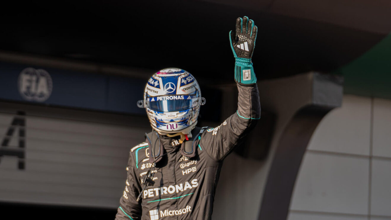 George Russell holds off Ferrari to win Chinese GP Sprint