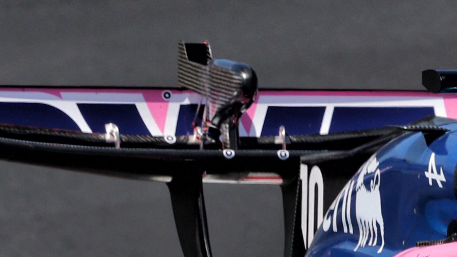 Alpine A526 mini-monkey seat close up