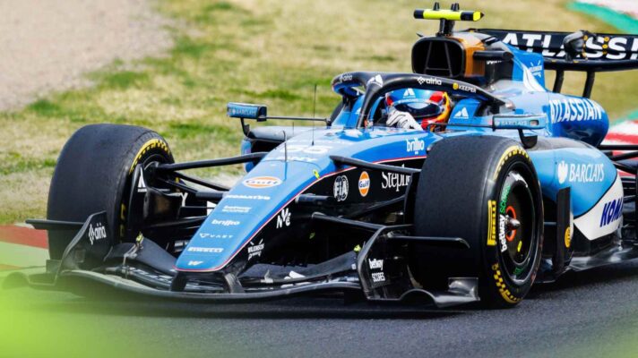 Williams driver Carlos Sainz rounds Suzuka.