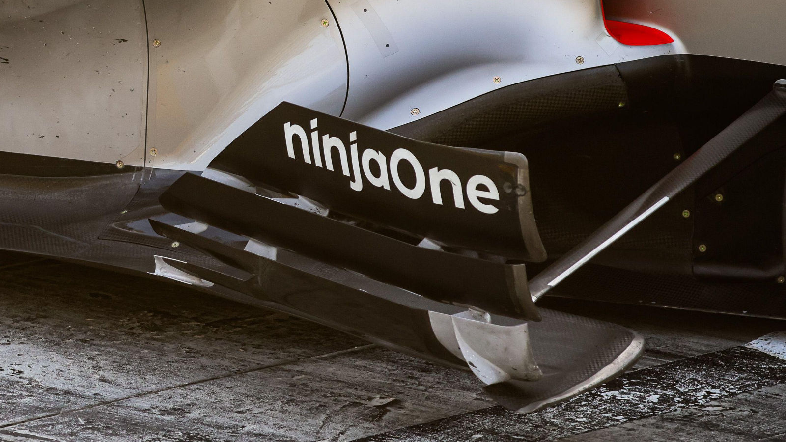 Audi R26 deflector array