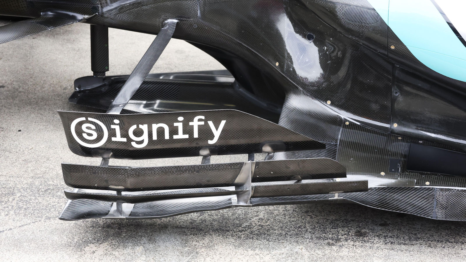 Mercedes W13 deflector array