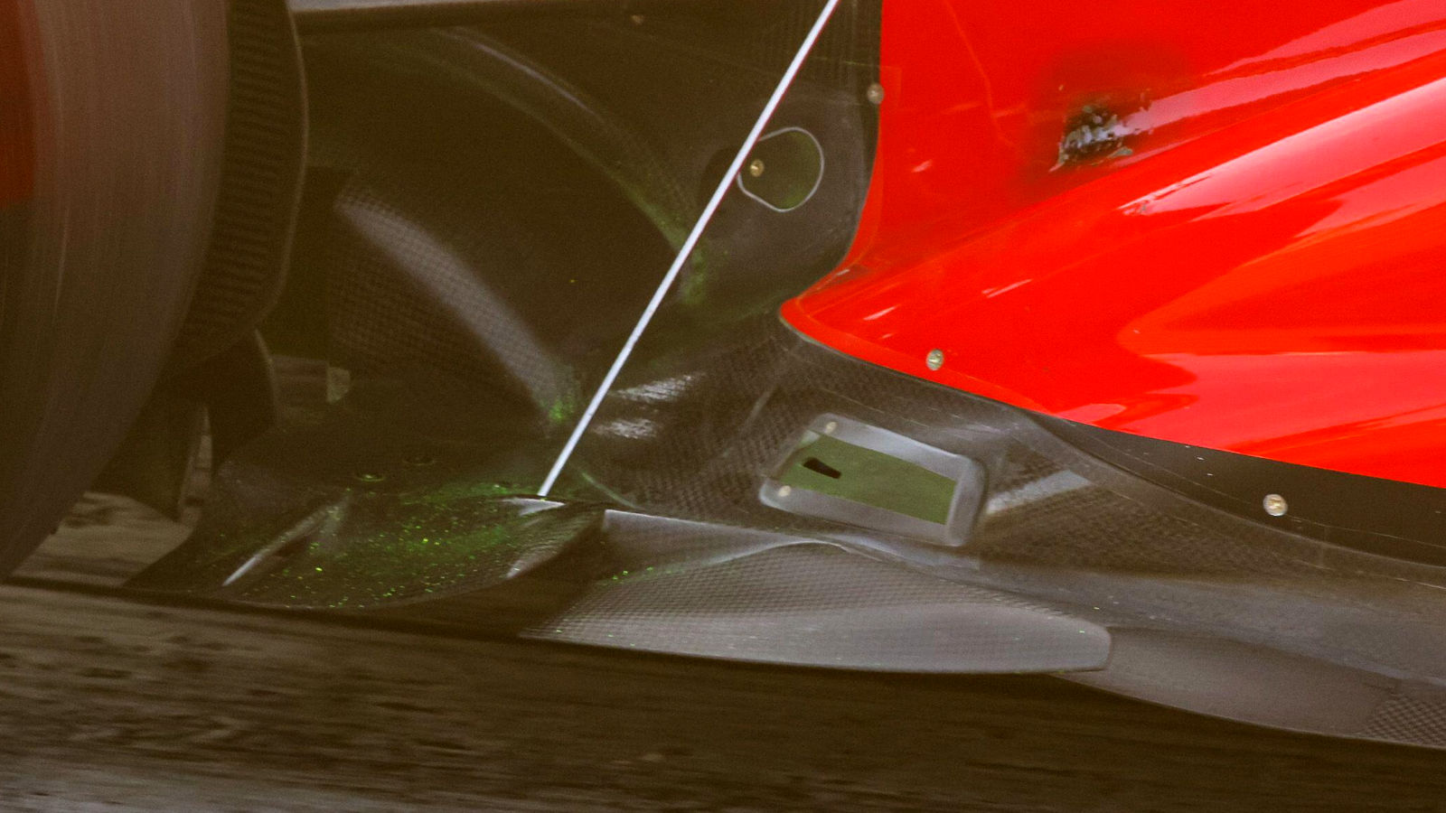 Audi R22 floor slots