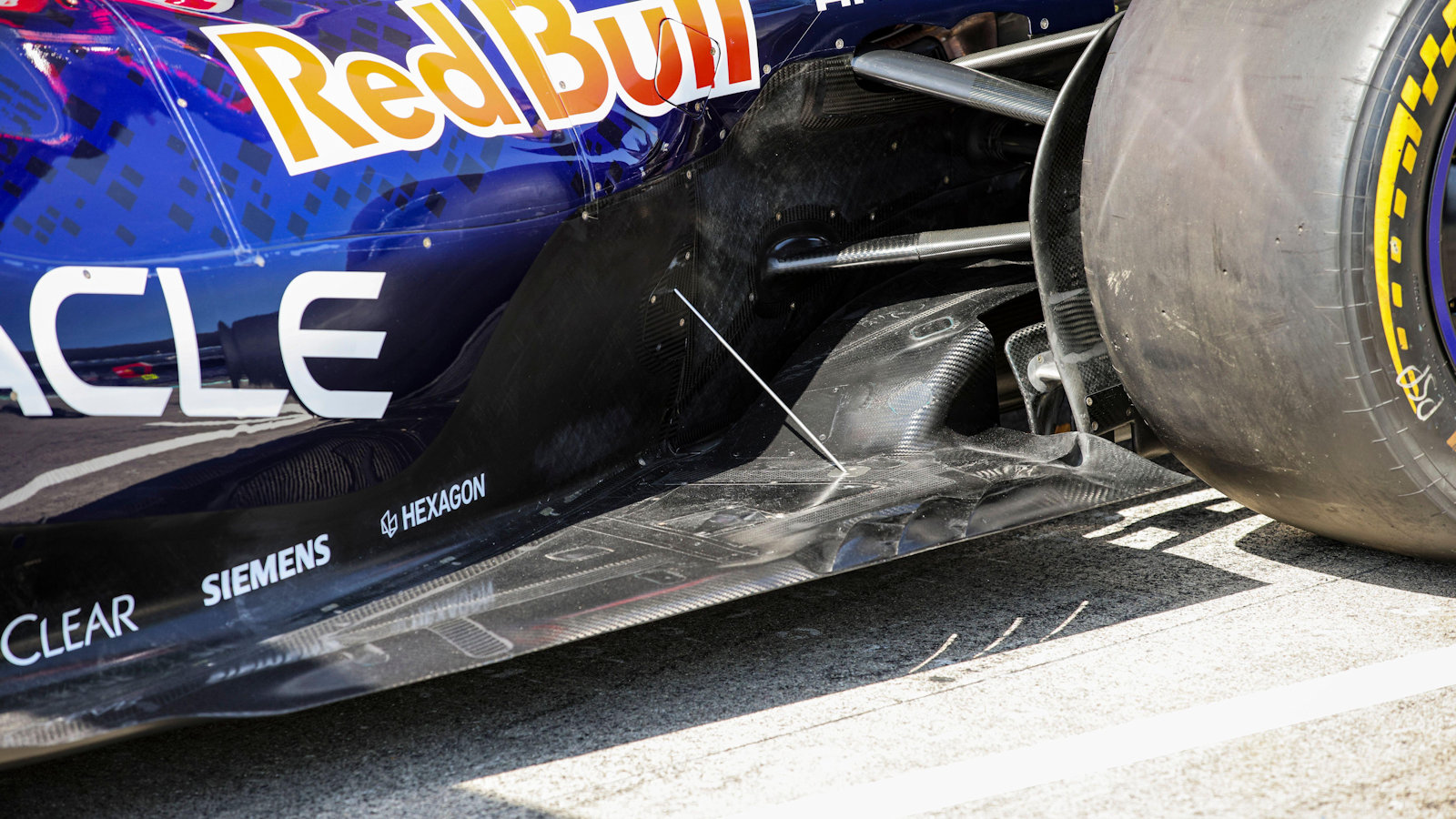 Red Bull RB22 floor slots