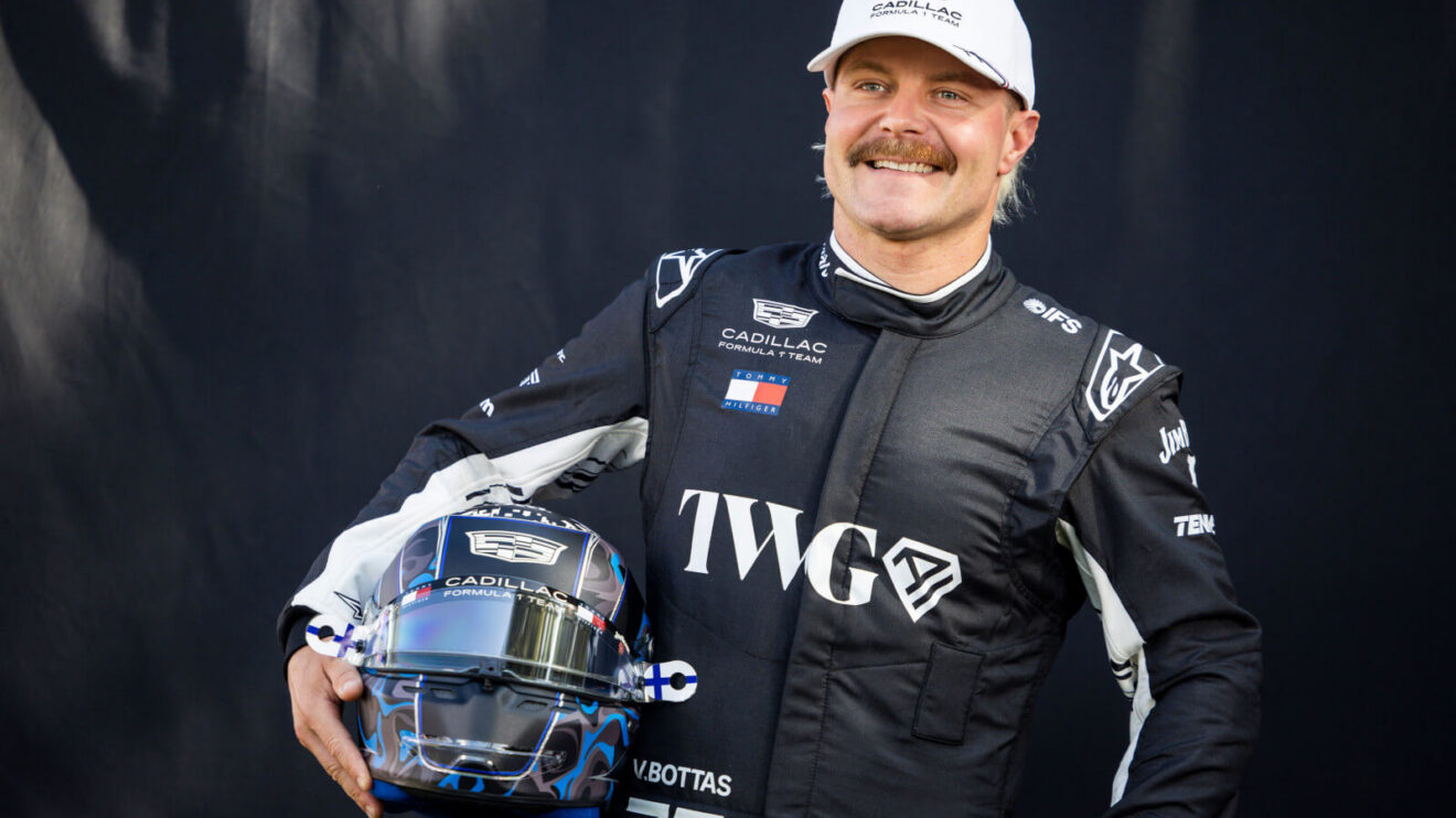 Valtteri Bottas with his Australian GP helmet