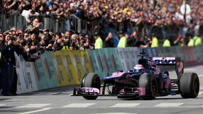 Franco Colapinto drives a Lotus E20 through the streets of Buenos Aires.