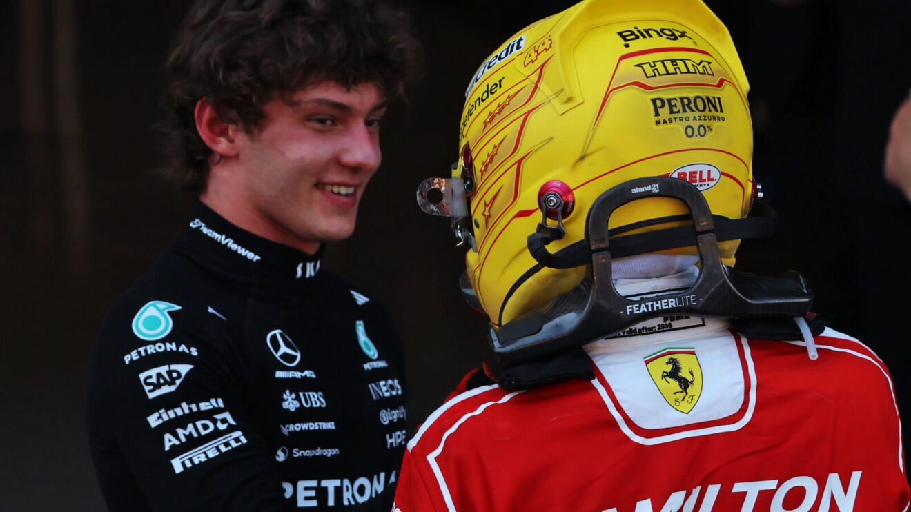 Lewis Hamilton speaking with Kimi Antonelli after the session