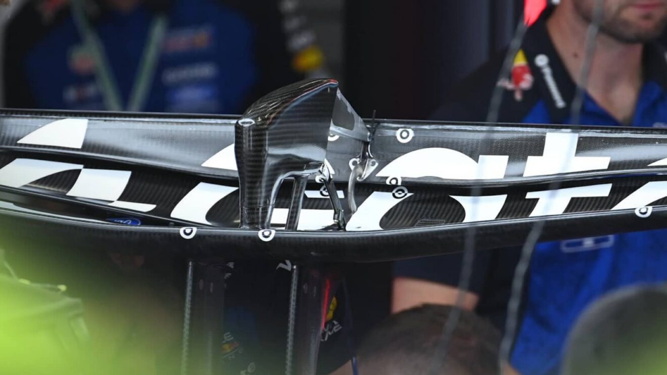 Red Bull RB22 rear wing