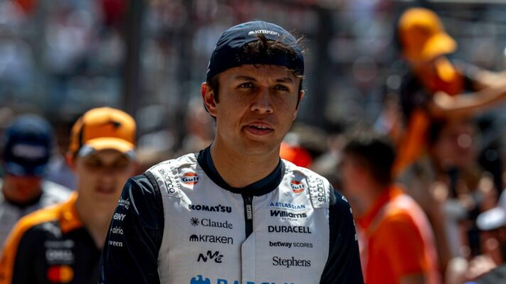 Alex Albon has signed a new contract with Williams.
