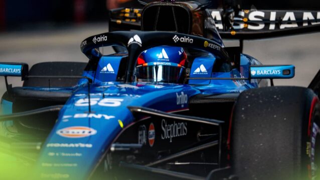 Carlos Sainz's Williams travelling down a sunny pit lane in Sepang