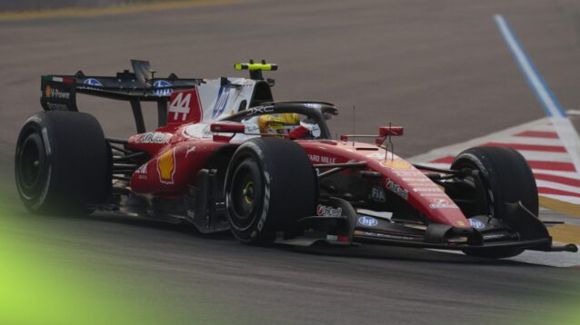 Lewis Hamilton rounds the final turns at Marina Bay, Singapore.