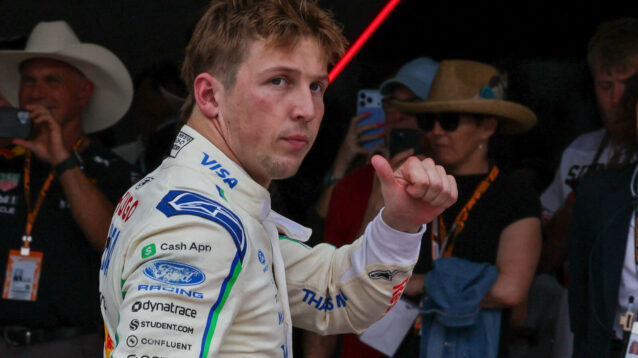 Liam Lawson giving a thumbs up